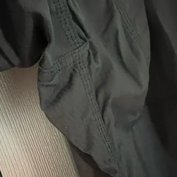 L-107 🍋 Lululemon 🍋 Dance Studio Crop 🔥 Gorgeous 🔥 - Picture 7 of 9